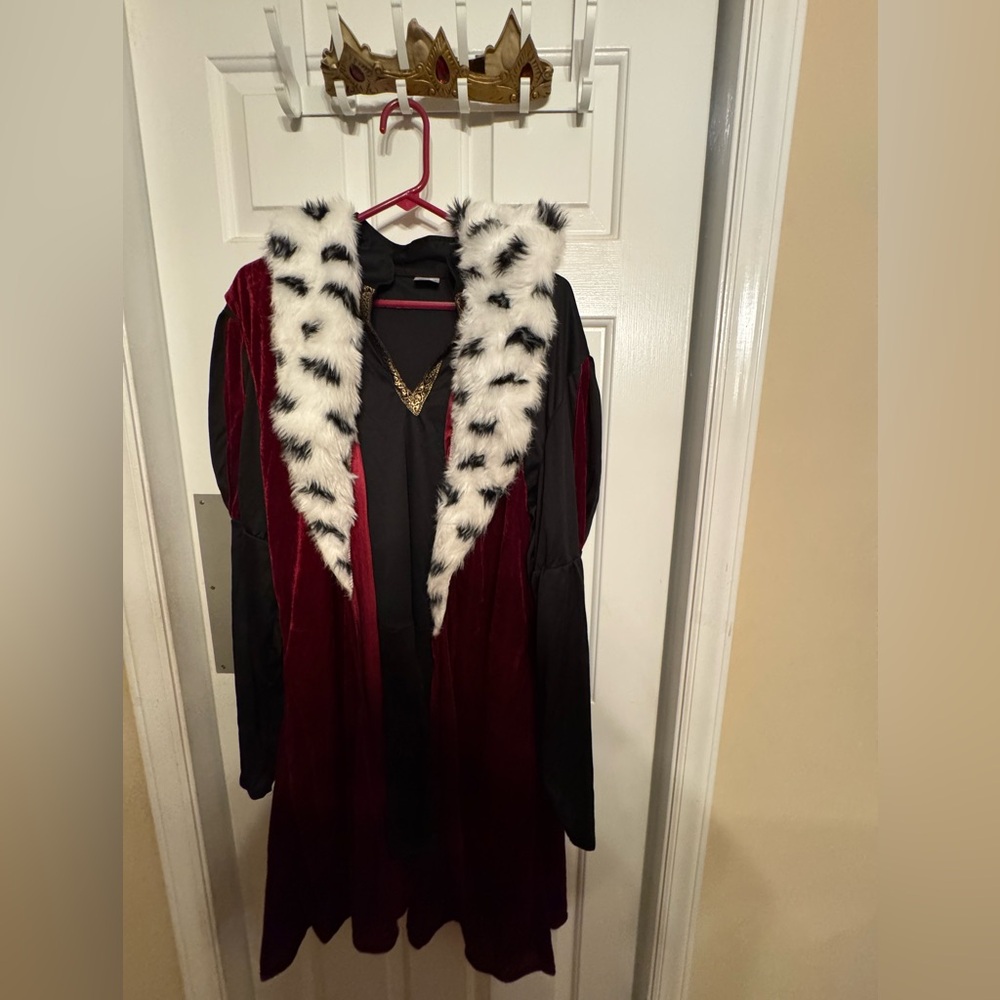 Noble King Halloween costume L/XL.  Spirit Halloween. - Picture 2 of 7